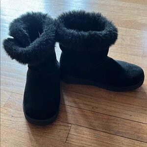 Women's Black Fur-Lined Boots. Excellent like new condition